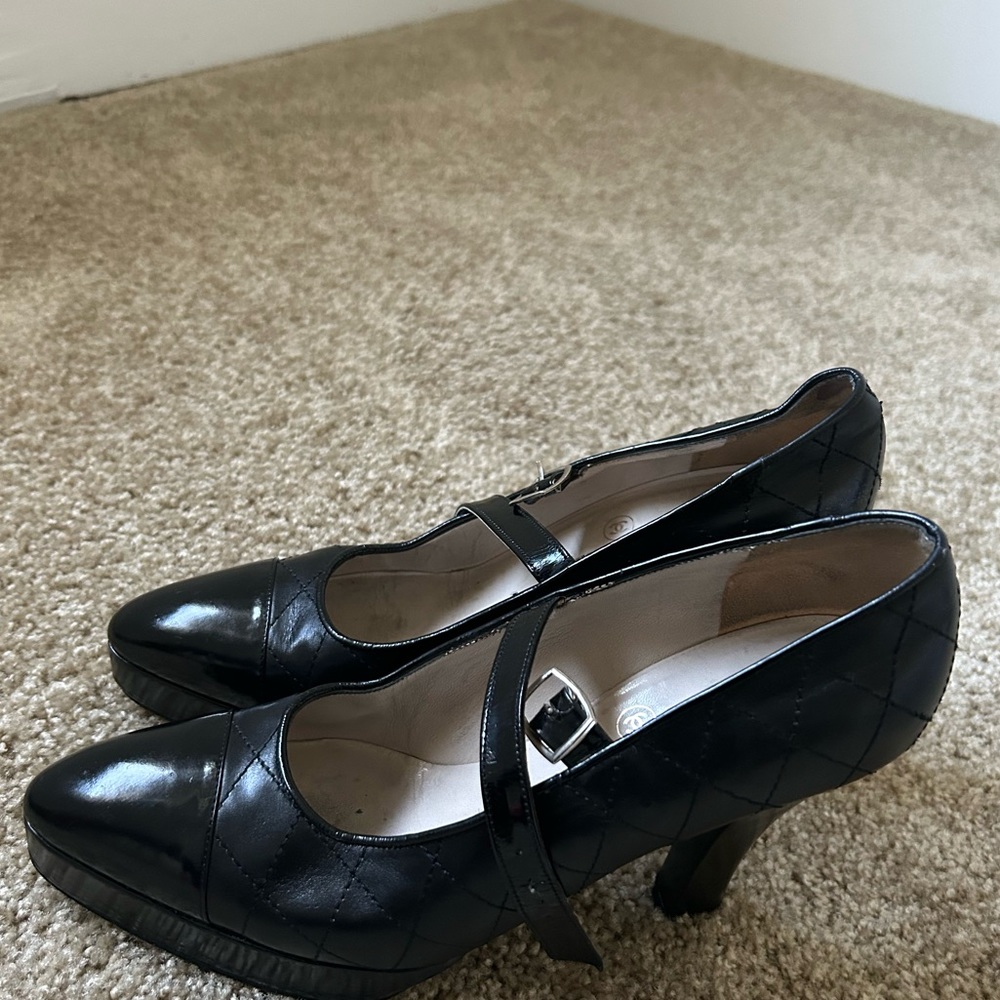 Lovely Chanel shoes, made in France - Picture 4 of 7